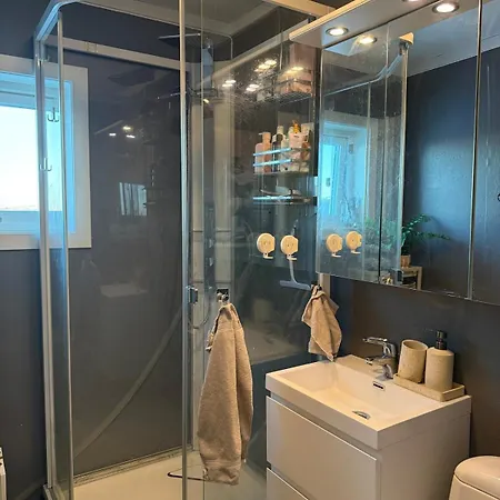 Modern Apartment- Move Right In! Διαμέρισμα Hesseng