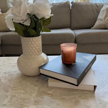 Modern Apartment- Move Right In! Appartamento *