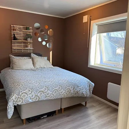 Modern Apartment- Move Right In! *