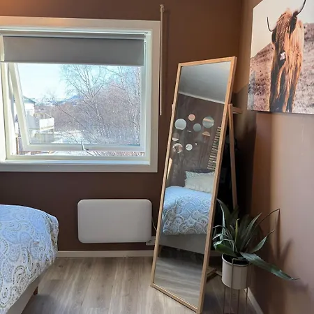 Modern Apartment- Move Right In! *