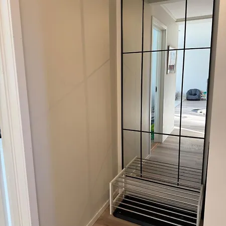 Appartamento Modern Apartment- Move Right In! *