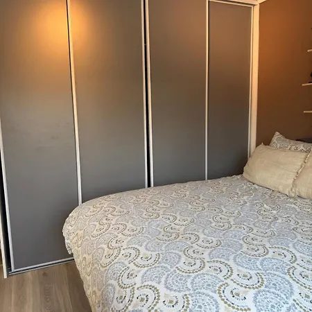 Modern Apartment- Move Right In! * Hesseng