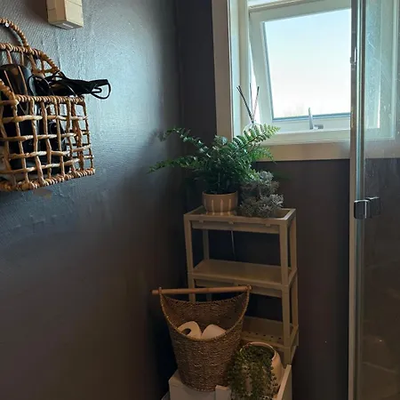 Modern Apartment- Move Right In! Hesseng